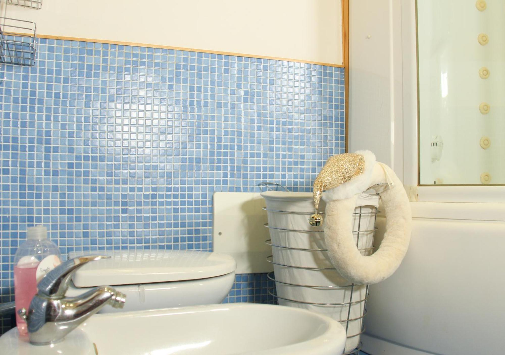 Metro Amedeo - Stanza Privata Con Vasca Idromassaggio Apartment Naples Exterior photo